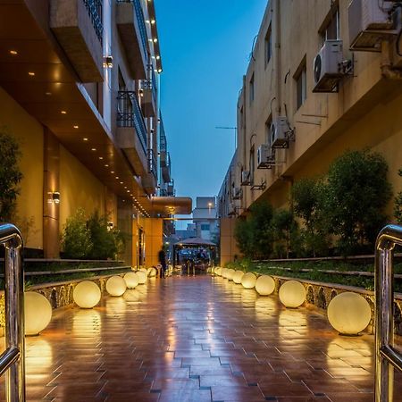 Al Muhaidb Al Takhasosi Suites Рияд Екстериор снимка