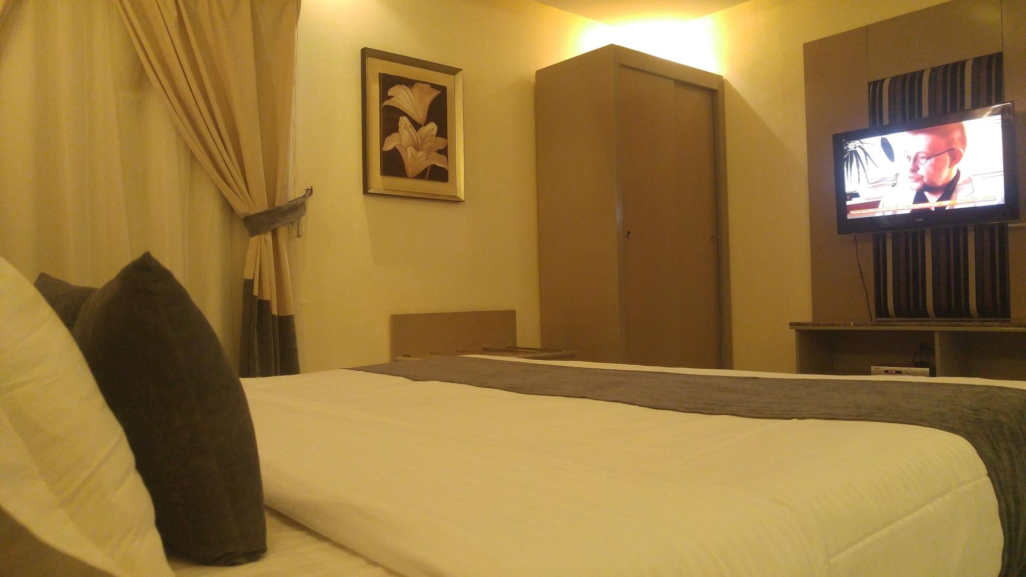 Al Muhaidb Al Takhasosi Suites Рияд Екстериор снимка