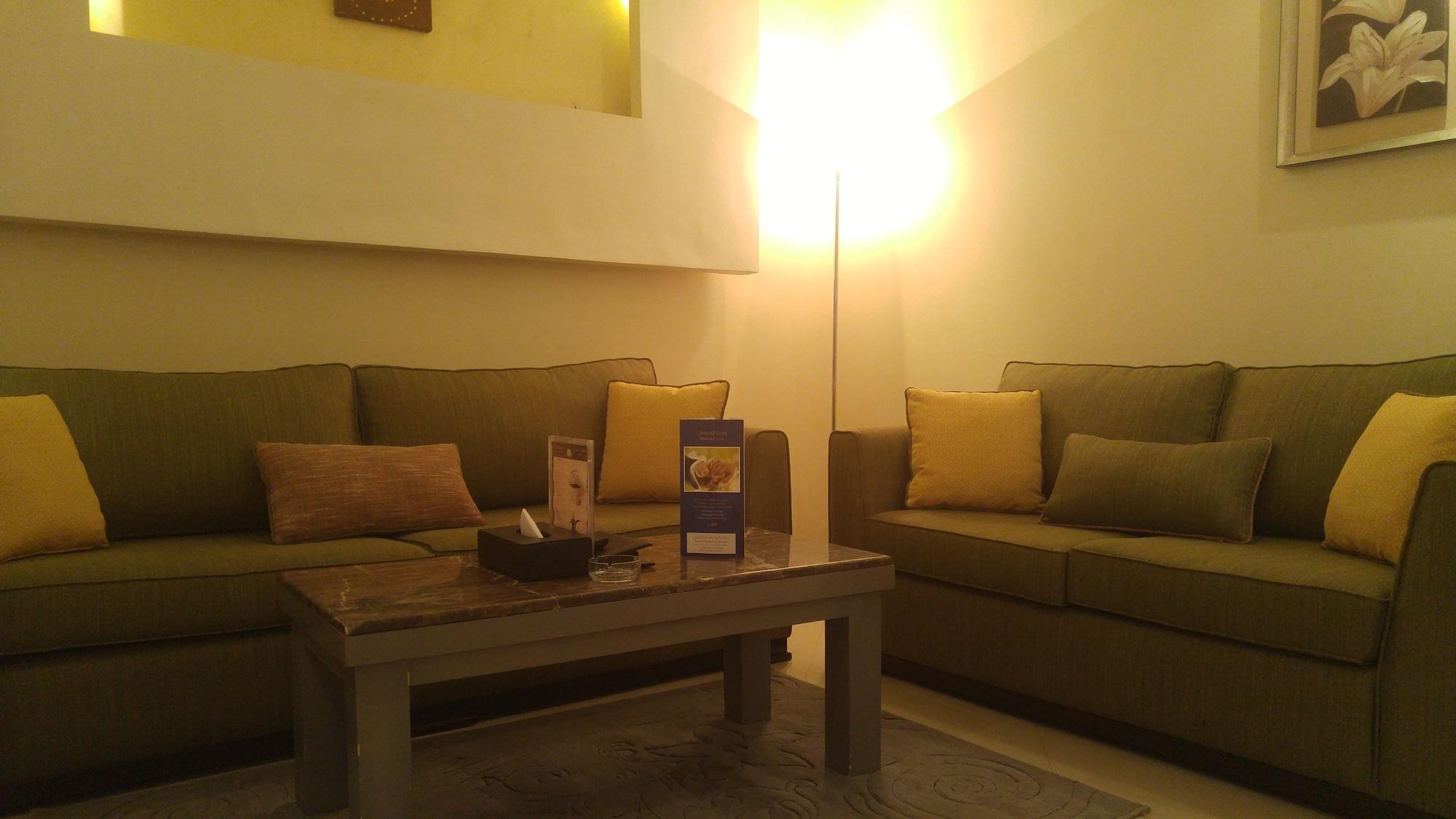 Al Muhaidb Al Takhasosi Suites Рияд Екстериор снимка
