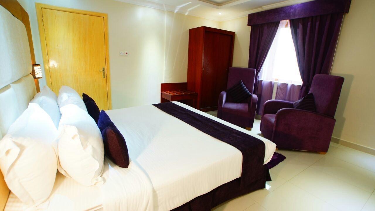 Al Muhaidb Al Takhasosi Suites Рияд Екстериор снимка