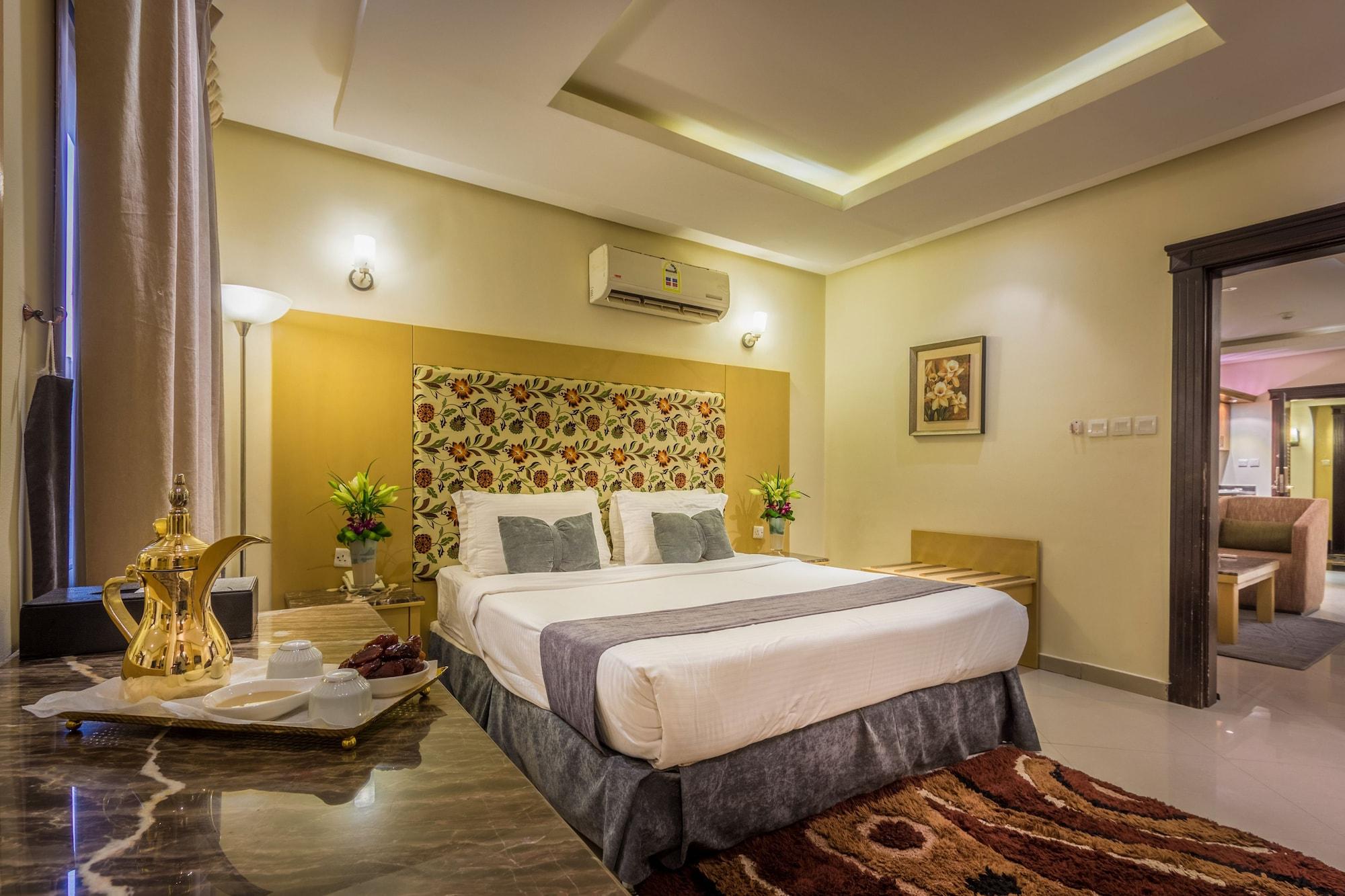Al Muhaidb Al Takhasosi Suites Рияд Екстериор снимка