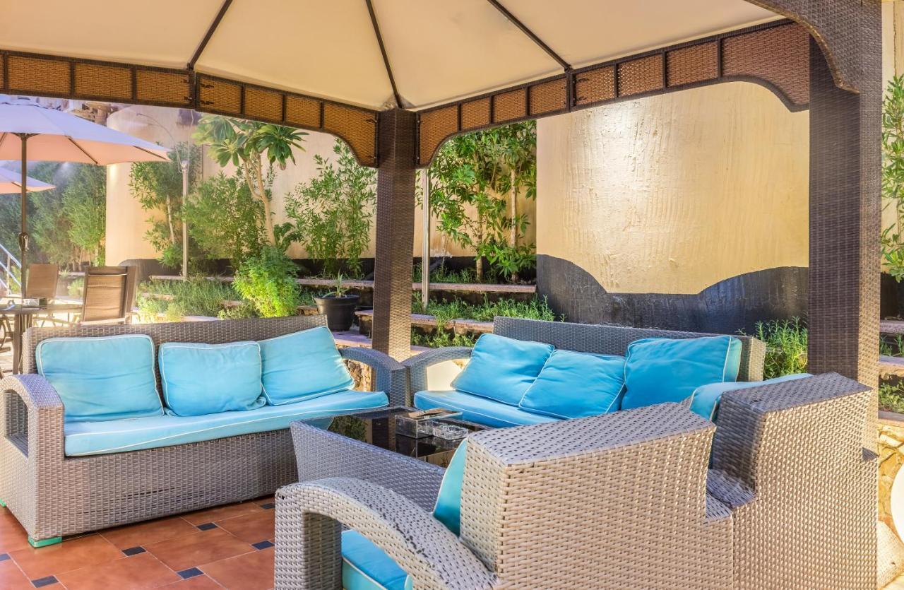 Al Muhaidb Al Takhasosi Suites Рияд Екстериор снимка